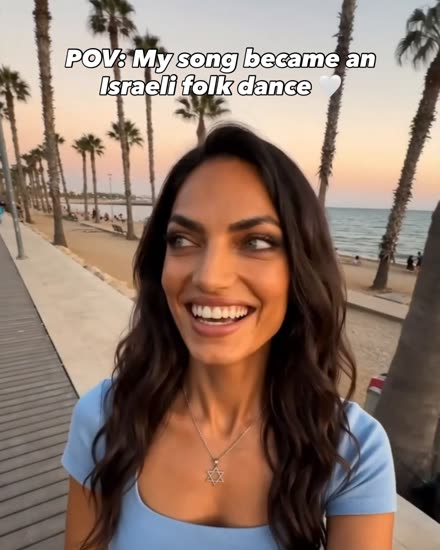 Monica Andrew on the Tel Aviv promenade